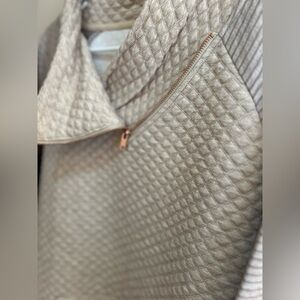Maurices quilted light Beige & Gray Zip Up